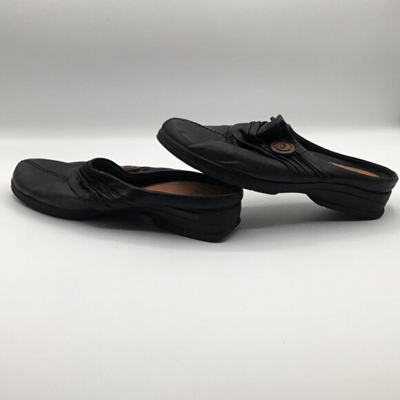 Yuu Black Mule w/ Button on side - Picture 2 of 6